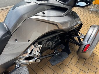 Tříkolka Can-Am Spyder F3-LTD - 9