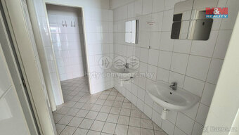 Pronájem obchodních prostor, 121 m2, Kladno, ul. Komenského - 9