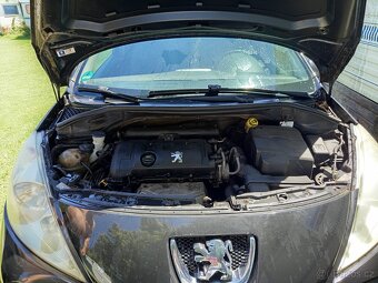 Prodám Peugeot 207 1,4 70kw, benzín, manuál - 9