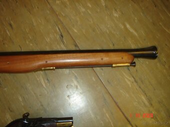 Prodám krásnou, novou repliku historické, křesadlové pistole - 9