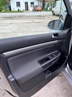 Volkswagen Golf 5 1.6 Benzin + LPG = 75kW, rv 2009 = - 9