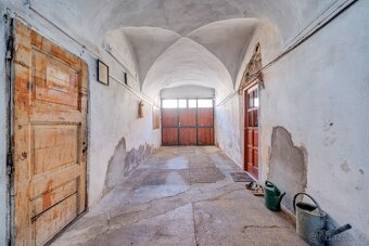 Dům se 3 byty, velký pozemek, Žebrák - 9