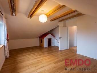 Prodej domu 196 m² s pozemkem 994 m² - 9