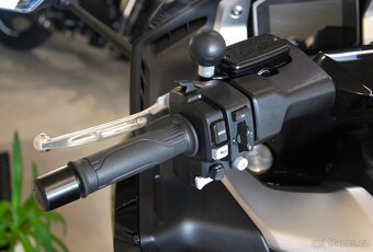 Honda Forza 750 - PŮVOD ČR,1.maj,DPH,serviska,krásný stav - 9