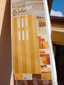 Bíle shrnovací dveře - 9