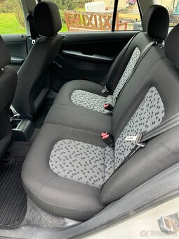 Pronájem vozů na rozvoz jídla - Škoda Fabia - 9