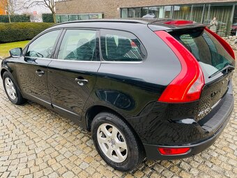 Volvo XC60 2.4D 5VÁLEC 4x4 120KW AUTOMAT NAVIGACE SENZORY - 9