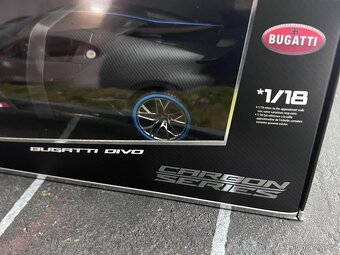 1:18 BUGATTI Divo - Carbon Series - Bburago - 9