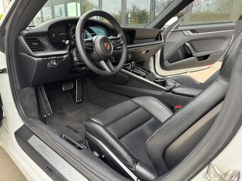 Porsche 911 Carrera S 992 - 9