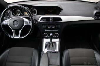 Krásný Mercedes-Benz C 250 Coupé s benzínovým motorem - 9