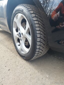 FORD FIESTA 1.4 - 9