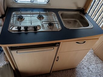 Prodám karavan GRUAU A4008 DE LUXE + velký zimní předstan - 9