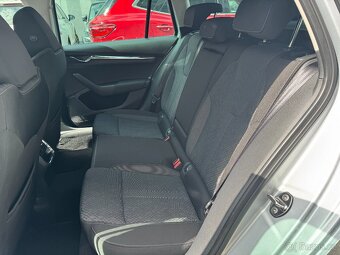 Škoda Octavia 4 iV 1.4 TSI 150kW DSG Webasto Matrix LED Navi - 9