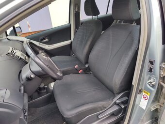 Toyota Yaris 1,3 VVT-i / automat / - 9