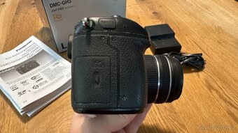 Panasonic Lumix GH3 - objektiv - baterie - 9