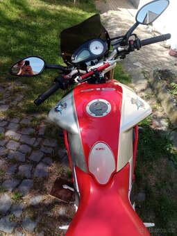 MV Agusta Brutale 910 - 9