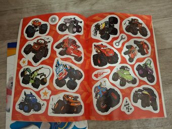 Stíhačka,štěkací pes,houkající sanitka 50 kusů - 9