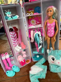 Panenka měnící Barbie Cutie Reveal+ šatní skříň doplňky a ob - 9