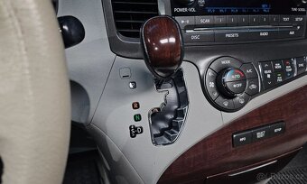 2012 TOYOTA SIENNA LIMITED - 9