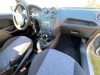 Prodám Ford Fiesta 1,3 (2006, STK 2026, pravidelný servis) - 9