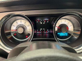 Ford Mustang, 4,0L manuál - garážovaný - 9