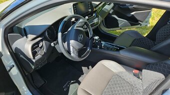 Toyota C-HR 1,8 Hybrid - odpočet DPH možný - 9