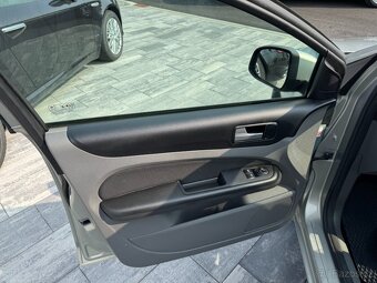 Ford Focus 1.6i 74kW - 9