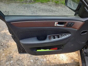 HYUNDAI GENESIS 3.8 GDi V6 - 9