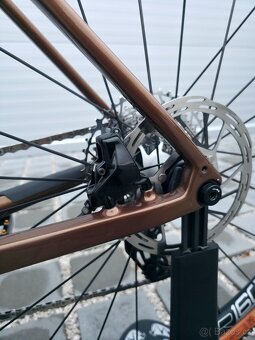 Gravel Focus Atlas 8.9 Carbon 2023 Rival eTap AXS 28" - 9