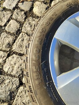 Prodám orig alu 15 škoda Fabia Rapid 5x100 ET 38 zimní pneu - 9