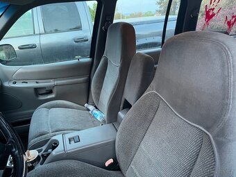 Prodám Ford Explorer 4,0 6V 152kw 4x4 - 9