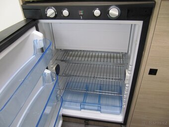 Prodám karavan Caravelair Family 466,r.v.2022 + plachta - 9