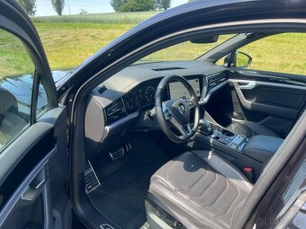 VW TOUAREG 3.0TDI 210kW • RLINE • WEBASTO • MASÁŽE - 9