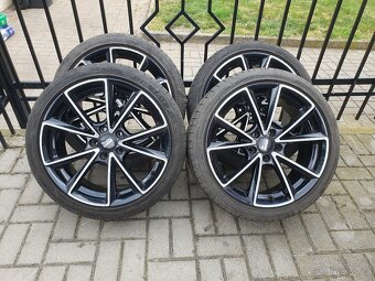 Alu kola 5x112 r18 8j et35 letni pneu 225/40/18 - 9