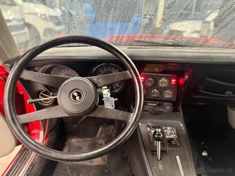 Chevrolet Corvette C3 z roku 1976 - 9