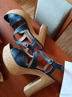 Prodám letní dámskou obuv.A reprák funkční . - 9