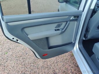 Vw Touran 2.0 TDI,103 kW,138.800 km,1 majitel,bez koroze - 9