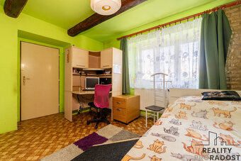 Rodinný dům na náměstí v Ročově, okr. Louny - 9