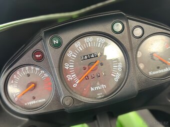 Kawasaki Ninja 250R - 9