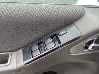 Nissan Navara 2.5 DCi 140 kW , DOUBLE CAB - 9