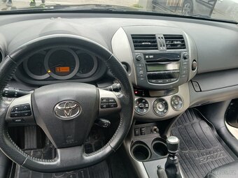 TOYOTA RAV 4. 2,2D-4D 4X4 - 9