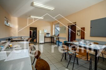 Kompletně soběstačný výrobní a skladový areál s kancelářemi  - 9
