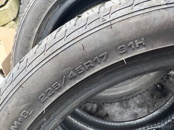 225/45 R17 zimní pneu - 9