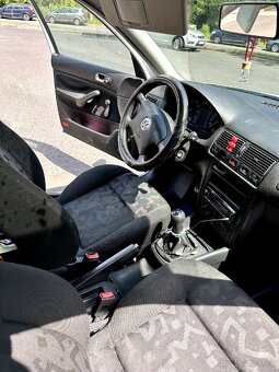 Volkswagen Golf 4 1.6 - 9