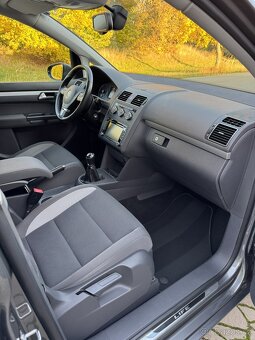 VW Touran 2013 2.0TDi 103kW LIFE 1.Majitel Tažné 2xkola - 9