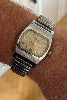 Mechanické hodinky Raketa TV - 9