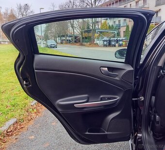 Alfa Romeo Giulietta 2.0 JTD 125 kW - rv 2012, nová TK 10/27 - 9