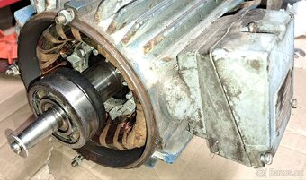 Elektromotor s převodovkou 2,2 kw - 9