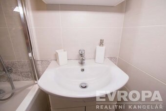 Prodej bytu 2+kk 42 m², Ruská Praha - 9