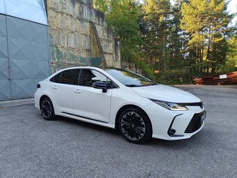 Toyota Corolla Hybrid GR Sport rok 2022, najeto: 39.225 km - 9